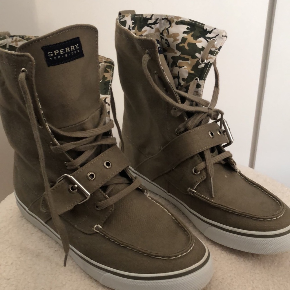 Sperry Top Siders Women's Canvas High Top Boat Shoe 8.5